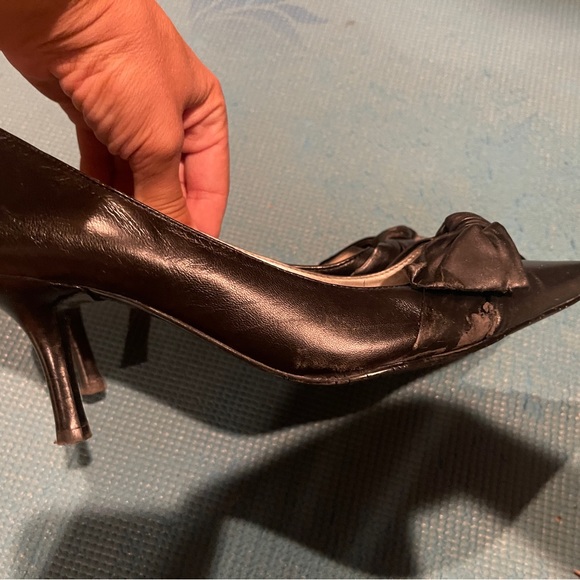 Anthropologie black leather bow pumps heels - Picture 2 of 5